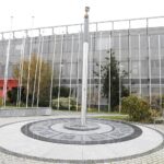 09.11.2020 Kielce. Sławomir Micek - rzeźba. Kolumna Czasu na terenie Targów Kielce / Jarosław Kubalski / Radio Kielce