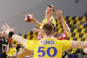 21.11.2020 Kielce. Mecz Łomża Vive Kielce - Chrobry Głogów. Vladislav Kulesh / Jarosław Kubalski / Radio Kielce