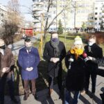 25.11.2020 Kielce. Otwarcie Skweru Wolontariuszy. Od lewej: Od lewej: Michał Braun - radny, Marcin Różycki - wiceprezydent Kielc, Damian Zegadło - Diecezjalne Centrum Wolontariatu w Kielcach, Magdalena Kowalska - wolontariat przy MOPR Kielce i Maciej Ziernik - prezes Regionalnego Centrum Wolontariatu / Jarosław Kubalski / Radio Kielce