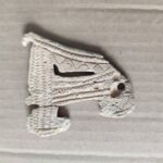 04.11.2020 Sadowie. Stanowisko archeologiczne. Klamra z grobu niszowego kultury złockiej / Wojciech Pasterkiewicz / Instytut Archeologii Uniwersytetu Rzeszowskiego