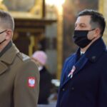 11.11.2020 Sandomierz. Święto Niepodległości. Msza święta. Na zdjęciu (od lewej): Artur Gołębiowski - komendant WKU w Sandomierzu i Andrzej Włodarczyk - zastępca komendanta powiatowego PSP w Sandomierzu / ks. Wojciech Kania