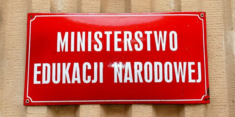 Ministerstwo Edukacji Narodowej - tabliczka / www.men.gov.pl