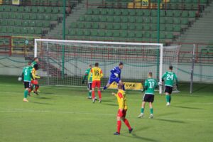 21.11.2020 Bełchatów. Mecz Fortuna 1. Ligi. GKS Bełchatów - Korona Kielce / Krzysztof Bujnowicz / Radio Kielce