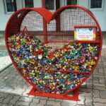 26.11.2020 Ćmielów. Serce na plastikowe nakrętki / Emilia Sitarska / Radio Kielce