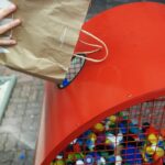 26.11.2020 Ćmielów. Serce na plastikowe nakrętki / Emilia Sitarska / Radio Kielce