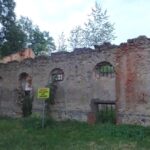 10.08.2020. Nietulisko Duże. Ruiny walcowni z XIX wieku / Emilia Sitarska / Radio Kielce