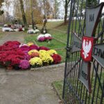 07.11.2020. Opatów. Chryzantemy w miejscach pamięci / Emilia Sitarska / Radio Kielce