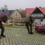 07.11.2020. Opatów. Chryzantemy w miejscach pamięci / Emilia Sitarska / Radio Kielce