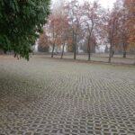 01.11.2020. Ostrowiec Św. Parking cmentarza komunalnego od strony ul. Długiej / Emilia Sitarska / Radio Kielce