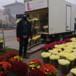 01.11.2020. Ostrowiec Św. Parking cmentarza komunalnego od strony ul. Długiej / Emilia Sitarska / Radio Kielce