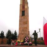 11.11.2020 Ostrowiec. Święto Niepodległości. Pomnik Marszałka Józefa Piłsudskiego w parku miejskim / Emilia Sitarska / Radio Kielce