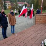 11.11.2020 Ostrowiec. Święto Niepodległości. Na zdjęciu radni KWW Jarosława Górczyńskiego (od lewej): Robert Rogala i Aron Pietruszka / Emilia Sitarska / Radio Kielce