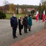 11.11.2020 Ostrowiec. Święto Niepodległości. Na zdjęciu radni PiS (od lewej): Dariusz Kaszuba, Renata Duda, Artur Głąb i Grażyna Maj / Emilia Sitarska / Radio Kielce