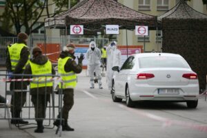 12.05.2020. Kielce. Stacja „drive-thru” / Wiktor Taszłow / Radio Kielce