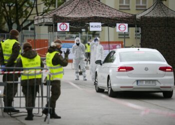 12.05.2020. Kielce. Stacja „drive-thru” / Wiktor Taszłow / Radio Kielce