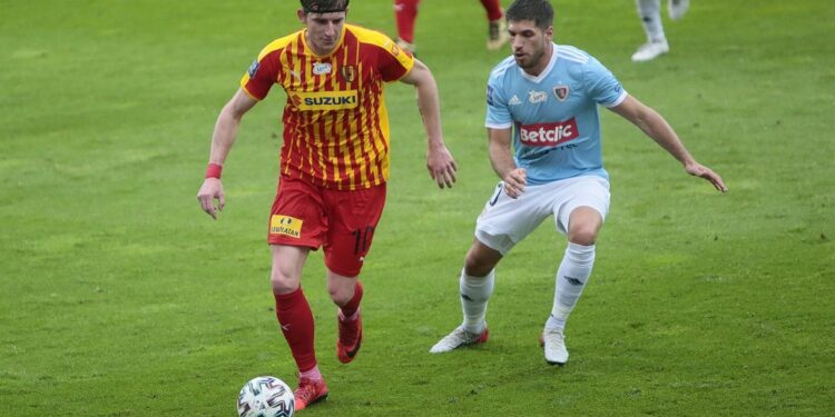 05.06.2020 Kielce. PKO Ekstraklasa. Mecz Korona Kielce - Piast Gliwice. Przy piłce: Jacek Kiełb / Wiktor Taszłow / Radio Kielce