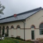 22.11.2020 Starachowice. Remont dachu hali lejniczej w Muzeum Przyrody i Techniki / Anna Głąb / Radio Kielce