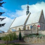 01.11.2020. Wszechświęte. Kościół parafialny pw. Wszystkich Świętych / Emilia Sitarska / Radio Kielce