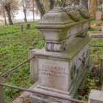 01.11.2020. Wszechświęte. Nieczynny cmentarz przykościelny / Emilia Sitarska / Radio Kielce