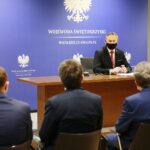 26.11.2020. Kielce. Konferencja dotycząca finansowania rozbudowy instalacji tlenowej w Szpitalu Powiatowym w Busku Zdroju oraz modernizacji i rozbudowy instalacji tlenowej w szpitalu Powiatowym we Włoszczowie. Na zdjęciu: Zbigniew Koniusz - wojewoda świętokrzyski / Wiktor Taszłow / Radio Kielce