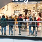 28.11.2020. Kielce. Oblężone kieleckie galerie handlowe / Wiktor Taszłow / Radio Kielce