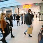 28.11.2020. Kielce. Oblężone kieleckie galerie handlowe / Wiktor Taszłow / Radio Kielce