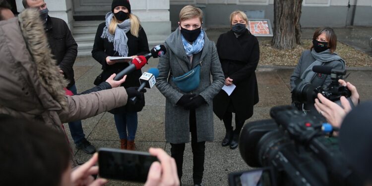 28.11.2020. Kielce. Konferencja radnych PO. Na zdjęciu od lewej: Katarzyna Czech-Kruczek, Agata Wojda, Anna Myślińska, Katarzyna Zapała / Wiktor Taszłow / Radio Kielce