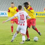 28.11.2020. Kielce. 28.11.2020. Kielce. 14. kolejka Fortuna 1 ligi. Korona Kielce - Resovia Rzeszów. Na zdjęciu (z prawej): Émile Thiakane / Wiktor Taszłow / Radio Kielce