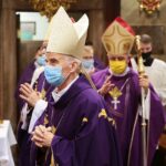29.11.2020. Kielce. Uroczysta msza święta w szóstą rocznicę ingresu Ks. Biskupa Ordynariusza Jana Piotrowskiego. Na zdjęciu: biskup Marian Florczyk / Wiktor Taszłow / Radio Kielce
