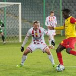 28.11.2020. Kielce. 28.11.2020. Kielce. 14. kolejka Fortuna 1 ligi. Korona Kielce - Resovia Rzeszów. Na zdjęciu (z prawej): Émile Thiakane / Wiktor Taszłow / Radio Kielce