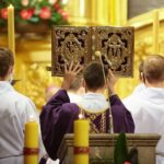 29.11.2020. Kielce. Uroczysta msza święta w szóstą rocznicę ingresu Ks. Biskupa Ordynariusza Jana Piotrowskiego / Wiktor Taszłow / Radio Kielce