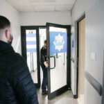 30.11.2020. Chmielnik. Komisariat policji / Wiktor Taszłow / Radio Kielce