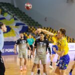 09.11.2020. Kielce. 4. kolejka PGNIG Superligi: Łomża Vive Kielce - Grupa Azoty Tarnów. Na zdjęciu: Cezary Surgiel / Wiktor Taszłow / Radio Kielce