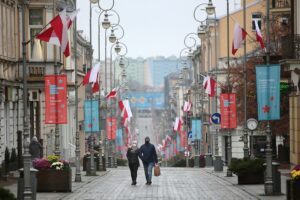 11.11.2020. Kielce. Święto Niepodległości. Flaga / Wiktor Taszłow / Radio Kielce