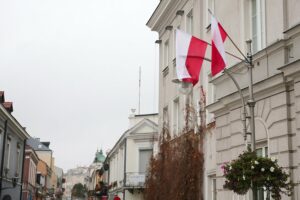 11.11.2020. Kielce. Święto Niepodległości. Flaga / Wiktor Taszłow / Radio Kielce