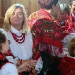 13.11.2020. Ciekoty. Realizacja teledysku do pastorałki "Gore gwiazda" w dworku Stefana Żeromskiego / Wiktor Taszłow / Radio Kielce