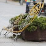 16.11.2020. Kielce. Montaż świątecznych iluminacji / Wiktor Taszłow / Radio Kielce