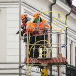 16.11.2020. Kielce. Montaż świątecznych iluminacji / Wiktor Taszłow / Radio Kielce