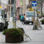 16.11.2020. Kielce. Montaż świątecznych iluminacji / Wiktor Taszłow / Radio Kielce