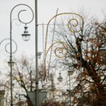 16.11.2020. Kielce. Montaż świątecznych iluminacji / Wiktor Taszłow / Radio Kielce