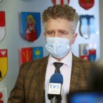 20.11.2020. Starostwo Powiatowe w Kielcach. Podpisanie promes z osobami niepełnosprawnymi na uruchomienie własnej działalności gospodarczej. Na zdjęciu: Krzysztof Słoń - senator PiS / Wiktor Taszłow / Radio Kielce