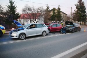 24.11.2020. Cedzyna. Wypadek trzech aut / Wiktor Taszłow / Radio Kielce