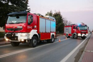 24.11.2020. Cedzyna. Wypadek trzech aut / Wiktor Taszłow / Radio Kielce