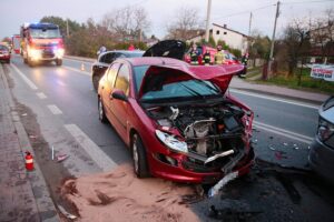 24.11.2020. Cedzyna. Wypadek trzech aut / Wiktor Taszłow / Radio Kielce