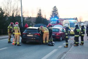 24.11.2020. Cedzyna. Wypadek trzech aut / Wiktor Taszłow / Radio Kielce