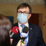 26.11.2020. Kielce. Konferencja dotycząca finansowania rozbudowy instalacji tlenowej w Szpitalu Powiatowym w Busku Zdroju oraz modernizacji i rozbudowy instalacji tlenowej w szpitalu Powiatowym we Włoszczowie. Na zdjęciu: Zbigniew Koniusz - wojewoda świętokrzyski / Wiktor Taszłow / Radio Kielce