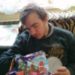 06.12.2020. Sandomierz. Podopieczni Ośrodka „Radość Życia” otrzymali mikołajkowe paczki / Caritas Diecezji Sandomierskiej