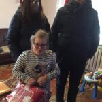 06.12.2020. Sandomierz. Podopieczni Ośrodka „Radość Życia” otrzymali mikołajkowe paczki / Caritas Diecezji Sandomierskiej