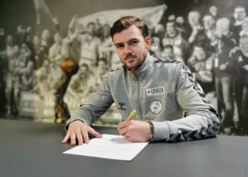 Na zdjęciu: Sigvaldi Gudjonsson przedłuża umowę z Łomżą Vive / Łomża Vive Kielce / facebook