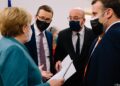 10.12.2020. Bruksela. Negocjacje i rozmowy przywódców unijnych państw na brukselskim szczycie Council of the European Union. Na zdjęciu od lewej: premier Mateusz Morawiecki / KPRM / Twitter
